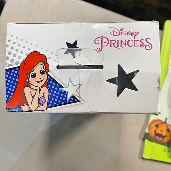 Disney Princess Pocahontas Posable Action Figure Doll Comic Collection - Picture 3 of 4